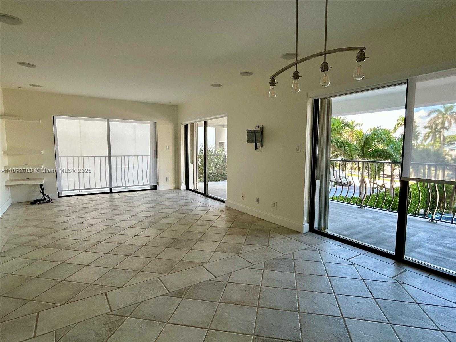 Small Image of 5415 COLLINS AVE #302, Miami Beach Number 12