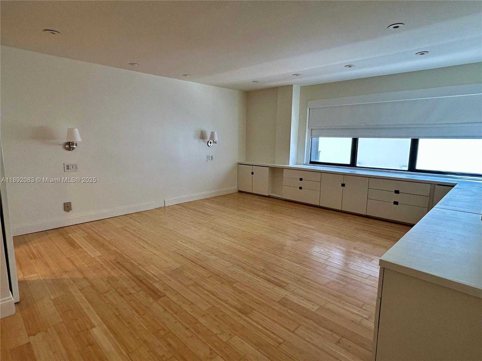 Small Image of 5415 COLLINS AVE #302, Miami Beach Number 13