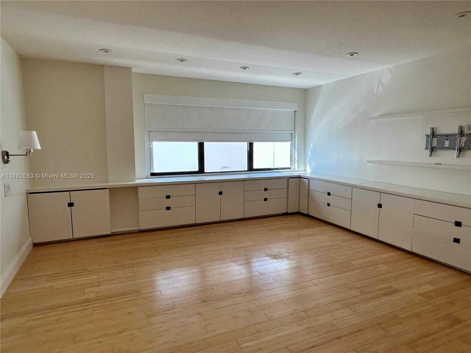 Small Image of 5415 COLLINS AVE #302, Miami Beach Number 14