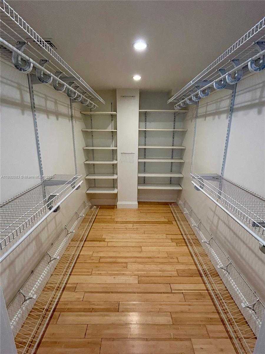 Small Image of 5415 COLLINS AVE #302, Miami Beach Number 20