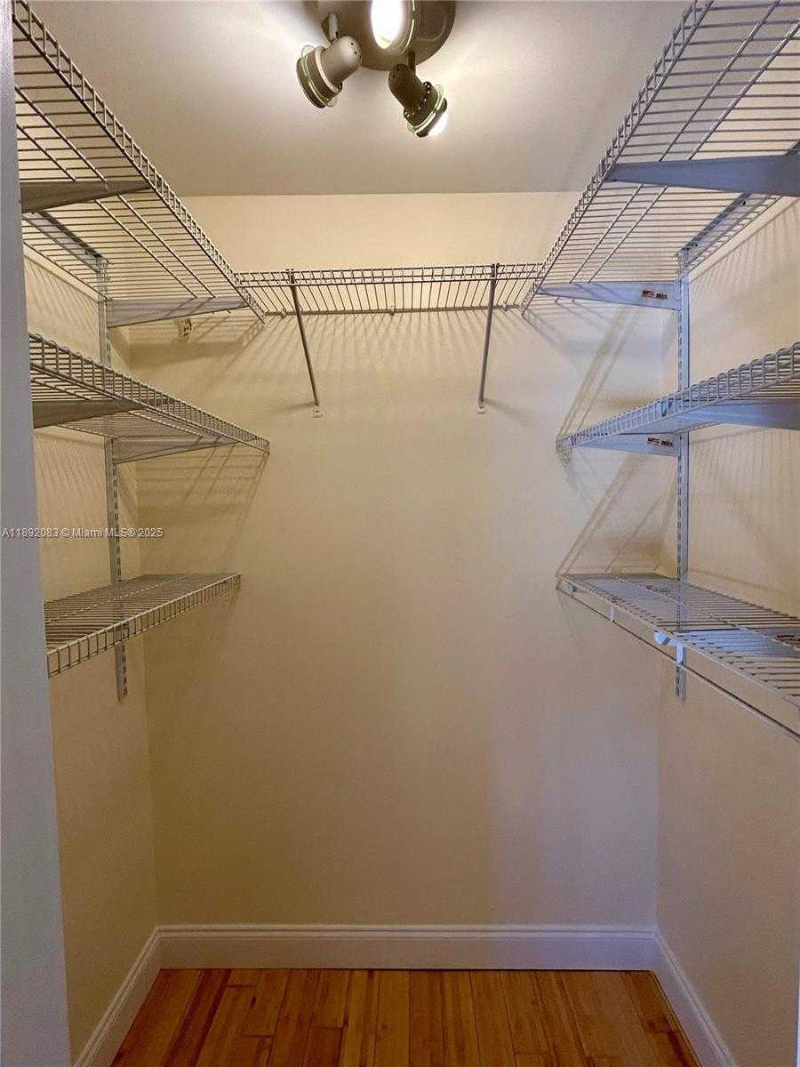 Small Image of 5415 COLLINS AVE #302, Miami Beach Number 21