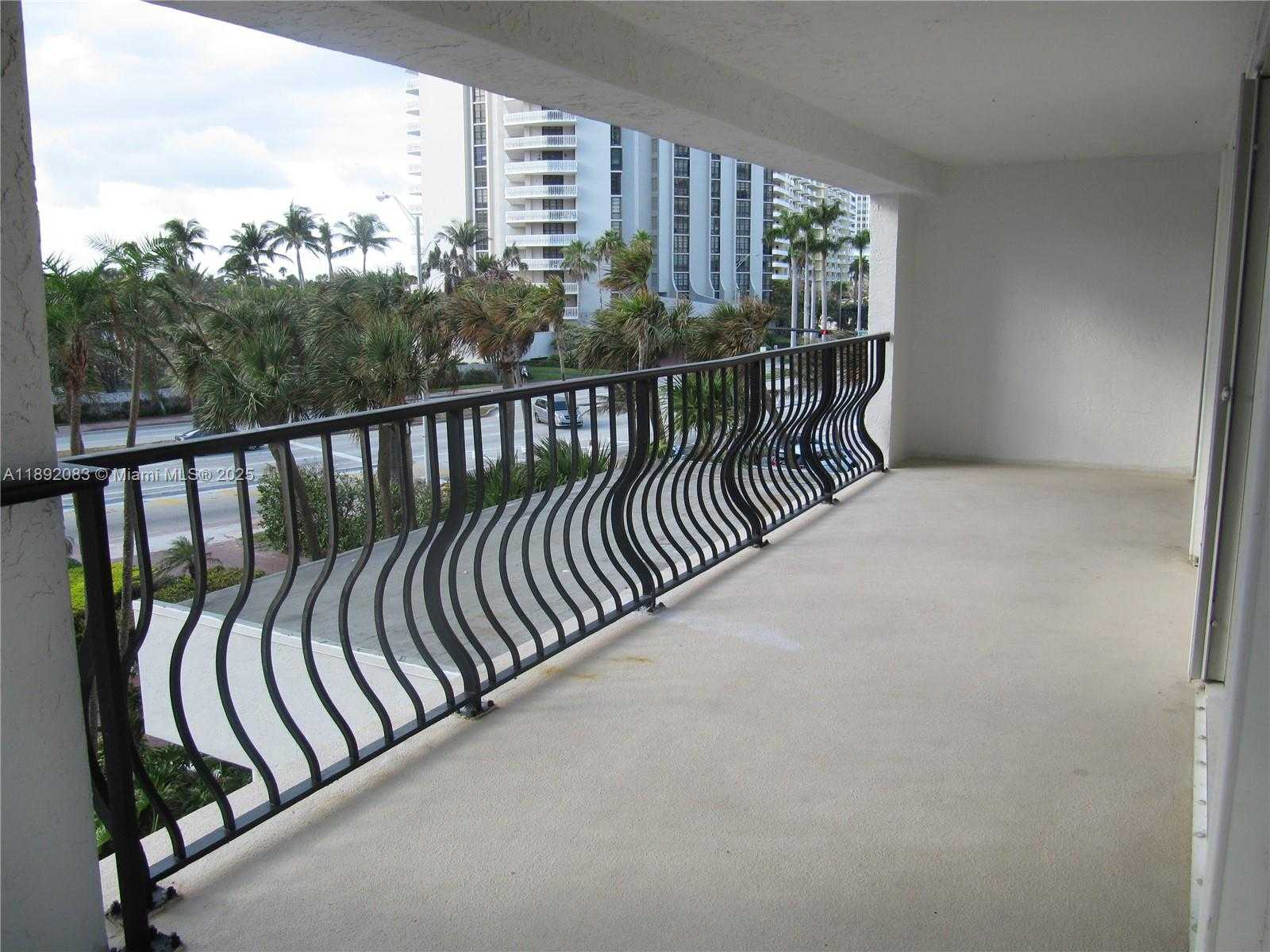 Small Image of 5415 COLLINS AVE #302, Miami Beach Number 23