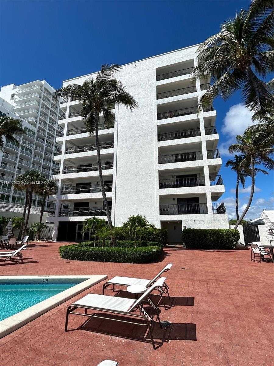 Small Image of 5415 COLLINS AVE #302, Miami Beach Number 25