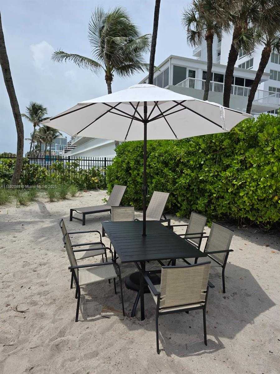 Small Image of 5415 COLLINS AVE #302, Miami Beach Number 31