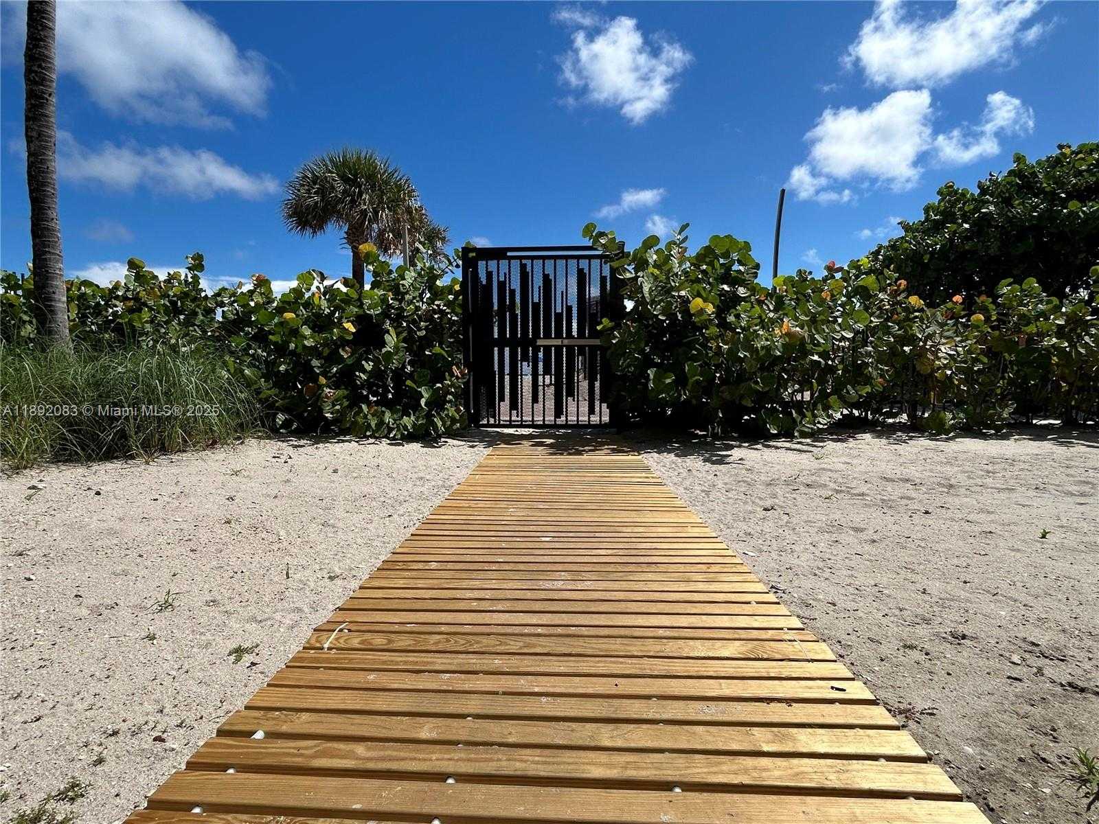 Small Image of 5415 COLLINS AVE #302, Miami Beach Number 32