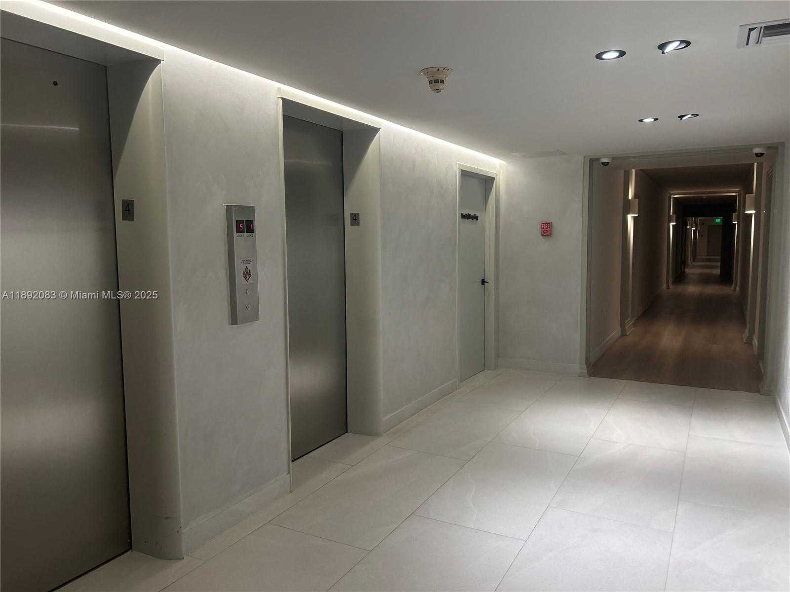 Small Image of 5415 COLLINS AVE #302, Miami Beach Number 9