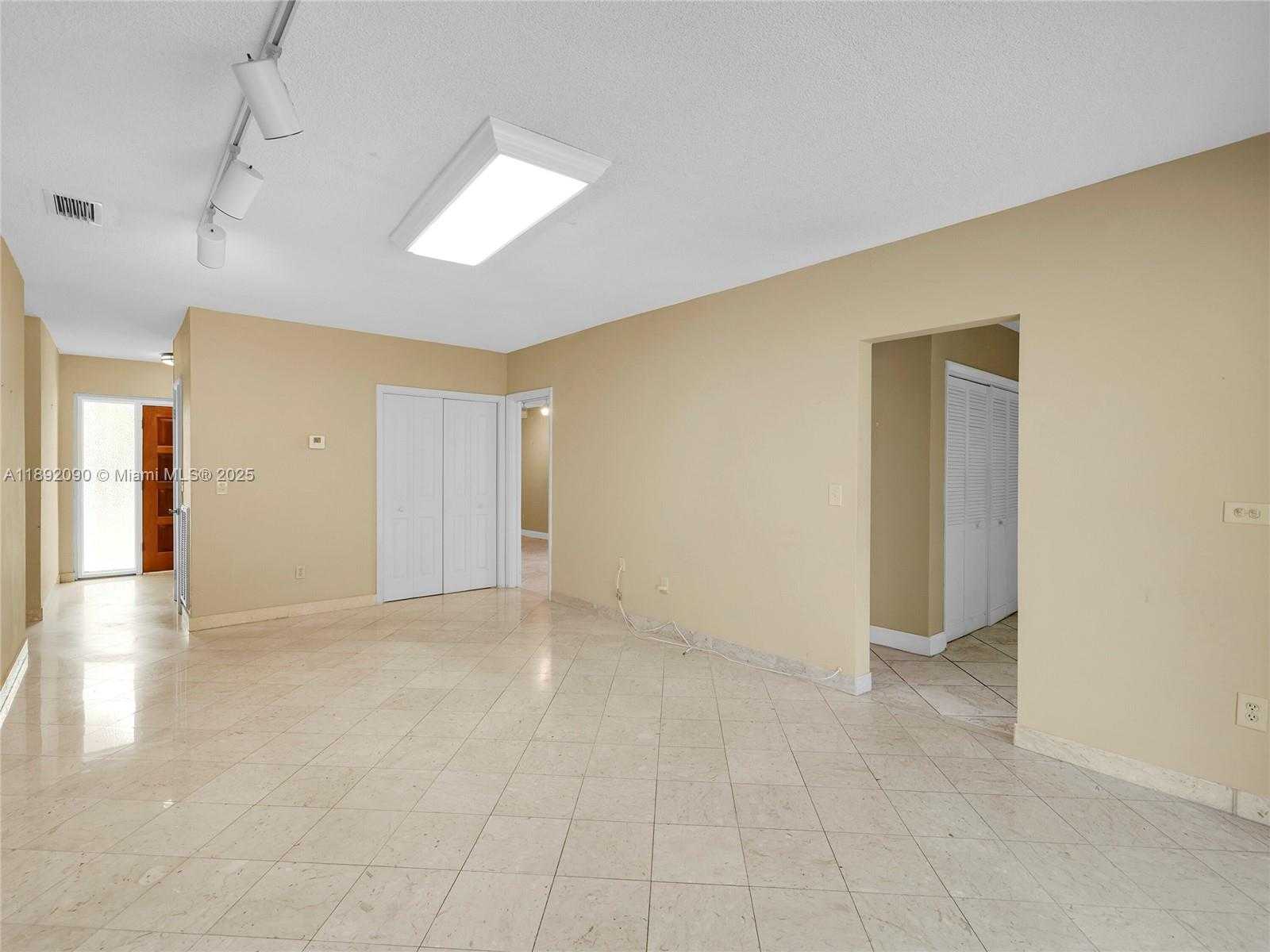Small Image of 1109 BIARRITZ DR, Miami Beach Number 14