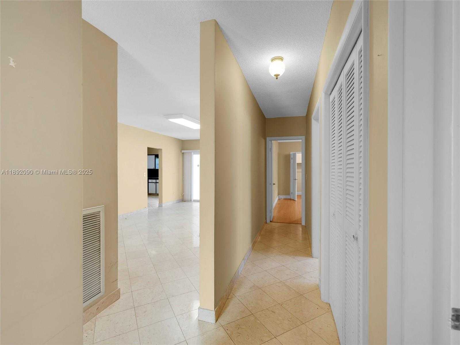 Small Image of 1109 BIARRITZ DR, Miami Beach Number 15