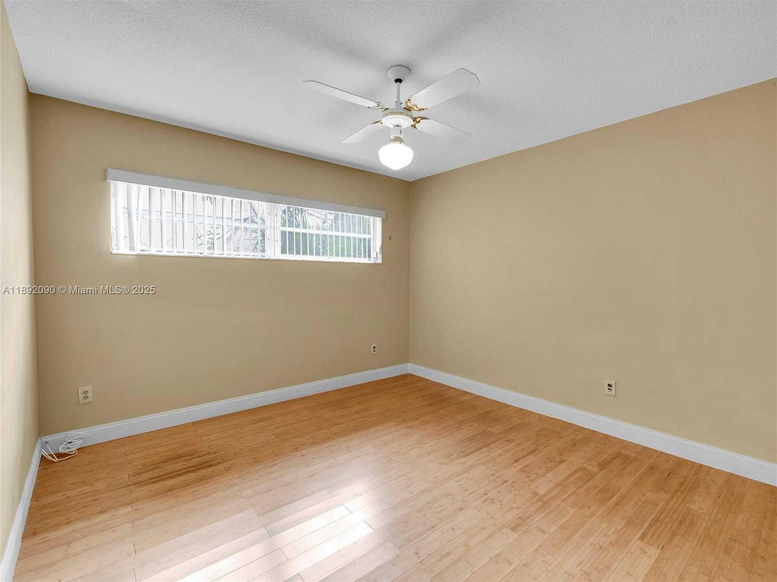 Small Image of 1109 BIARRITZ DR, Miami Beach Number 16