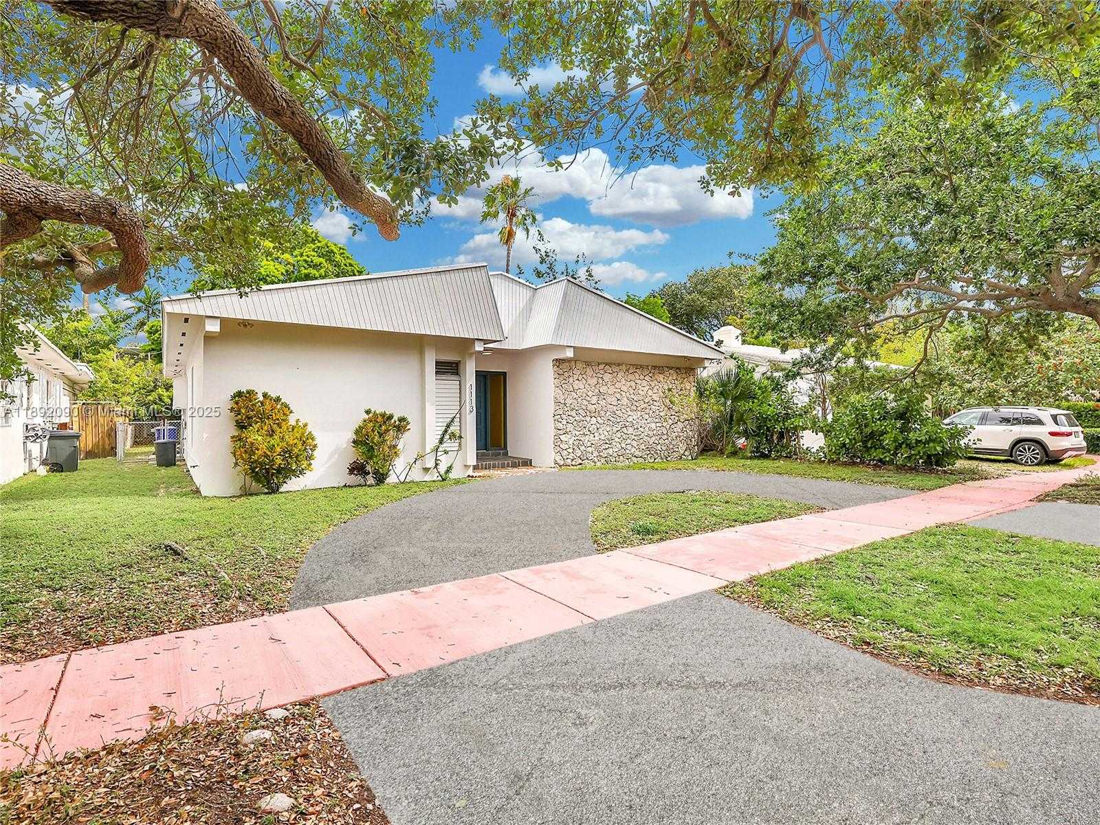 Small Image of 1109 BIARRITZ DR, Miami Beach Number 2