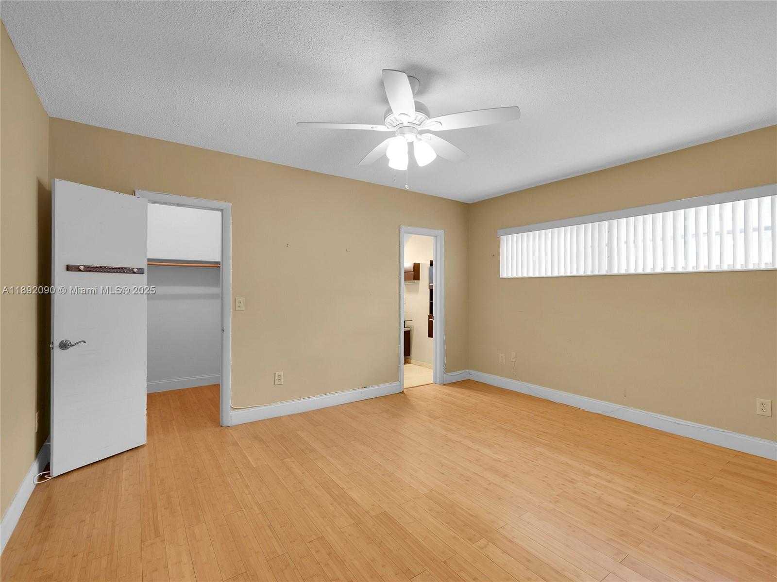 Small Image of 1109 BIARRITZ DR, Miami Beach Number 21