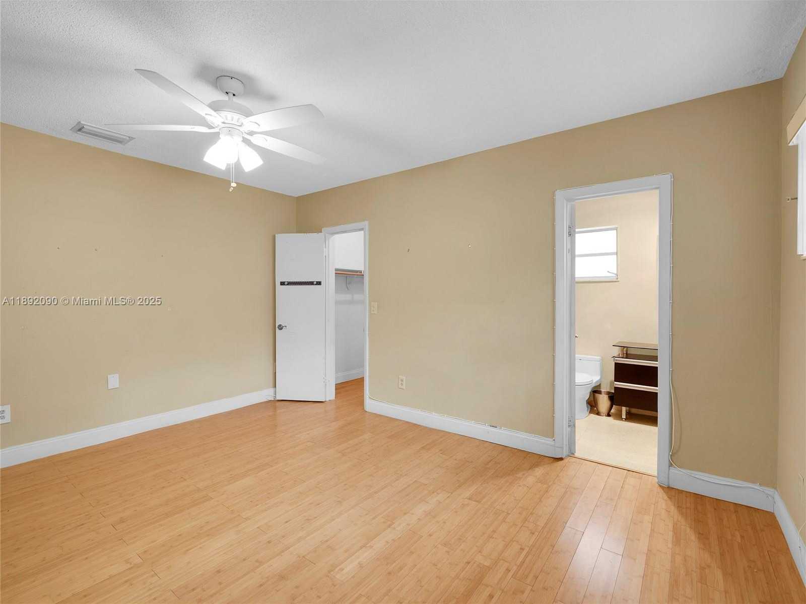 Small Image of 1109 BIARRITZ DR, Miami Beach Number 22