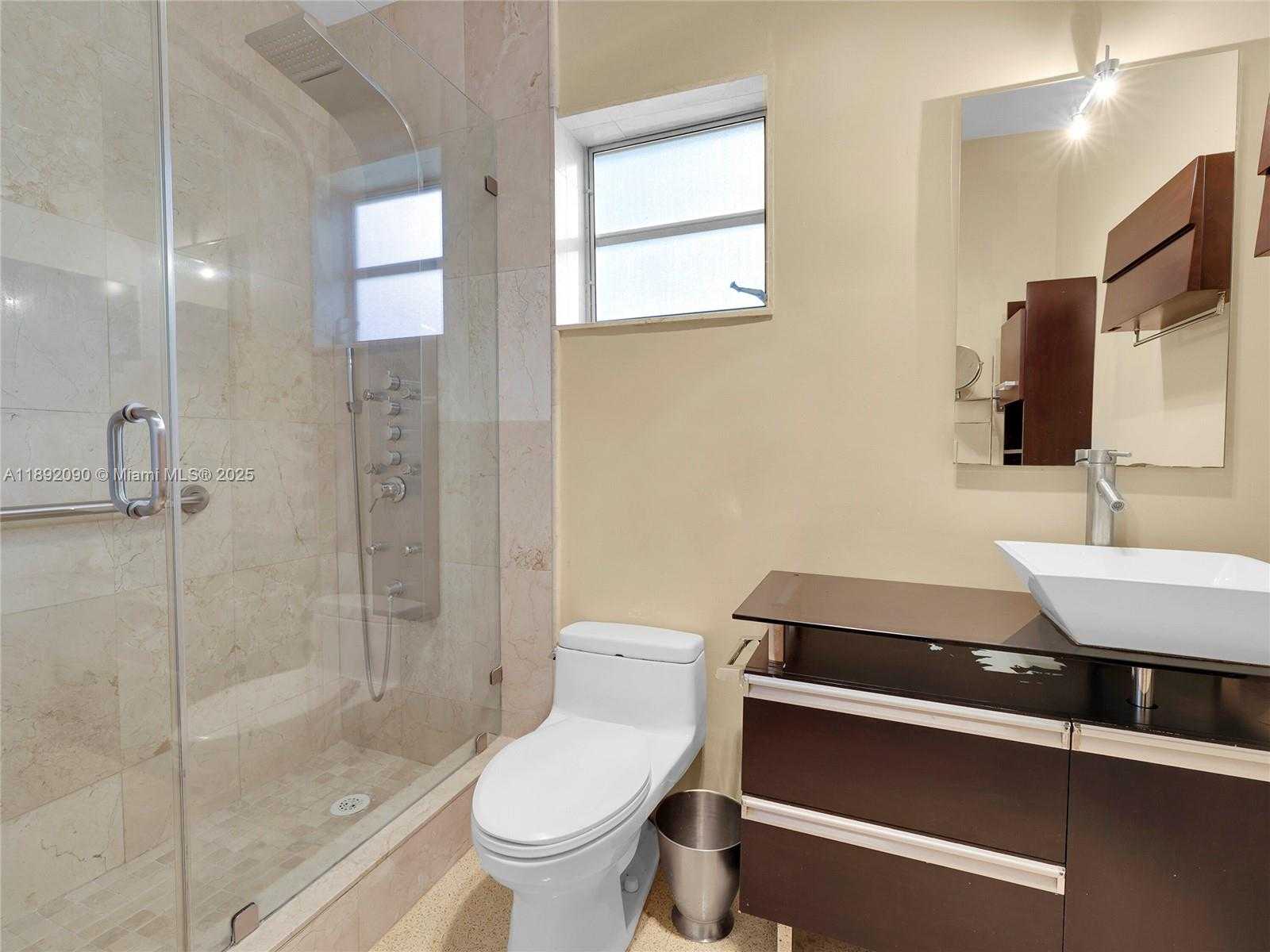 Small Image of 1109 BIARRITZ DR, Miami Beach Number 23