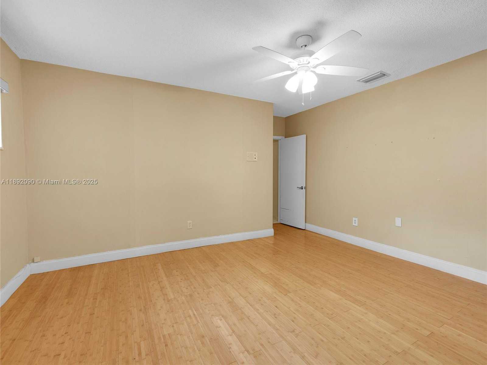 Small Image of 1109 BIARRITZ DR, Miami Beach Number 24