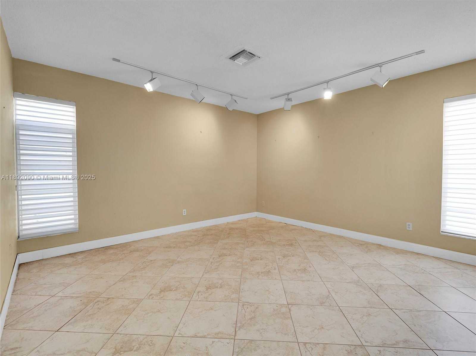 Small Image of 1109 BIARRITZ DR, Miami Beach Number 25