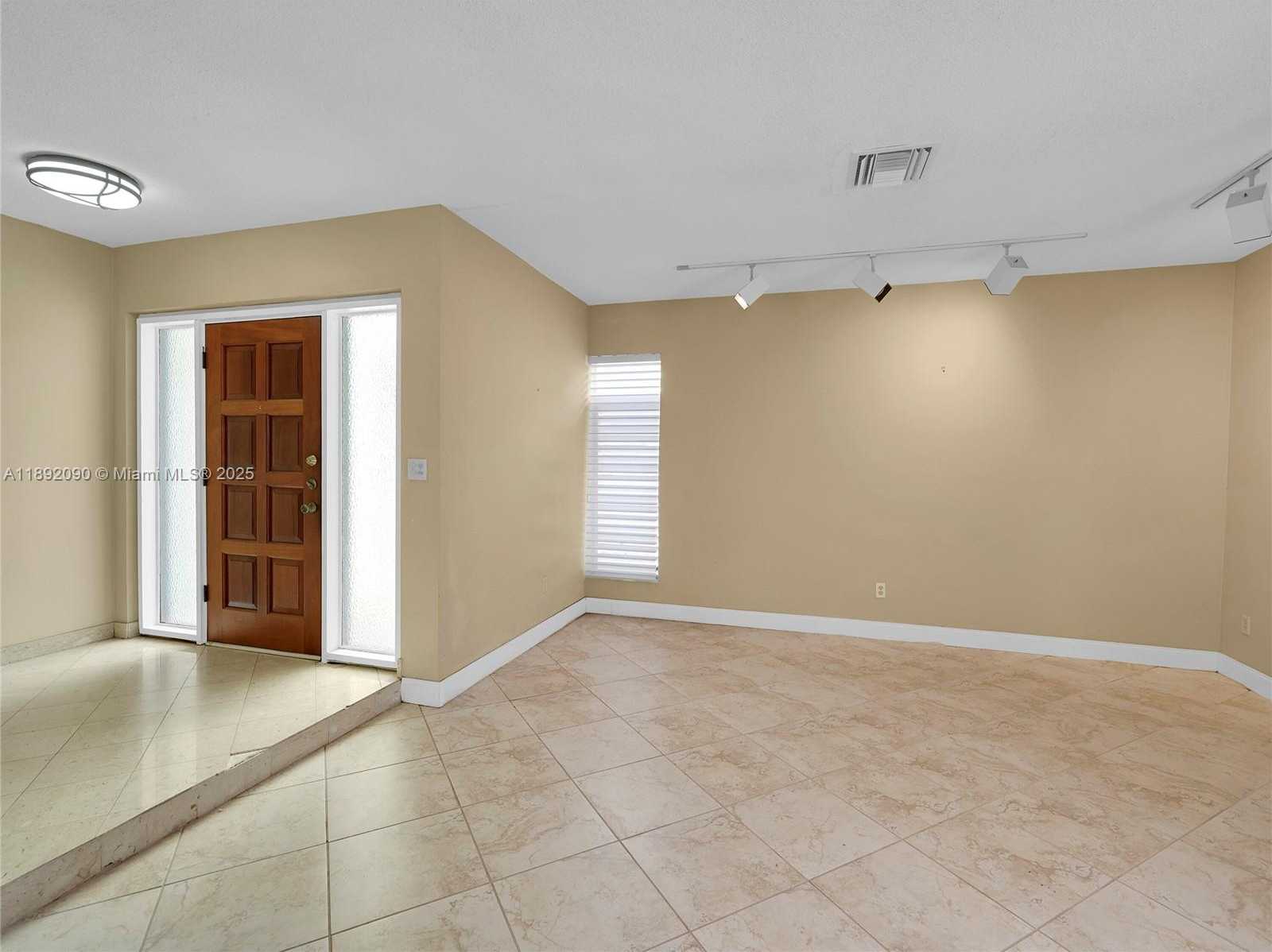 Small Image of 1109 BIARRITZ DR, Miami Beach Number 26