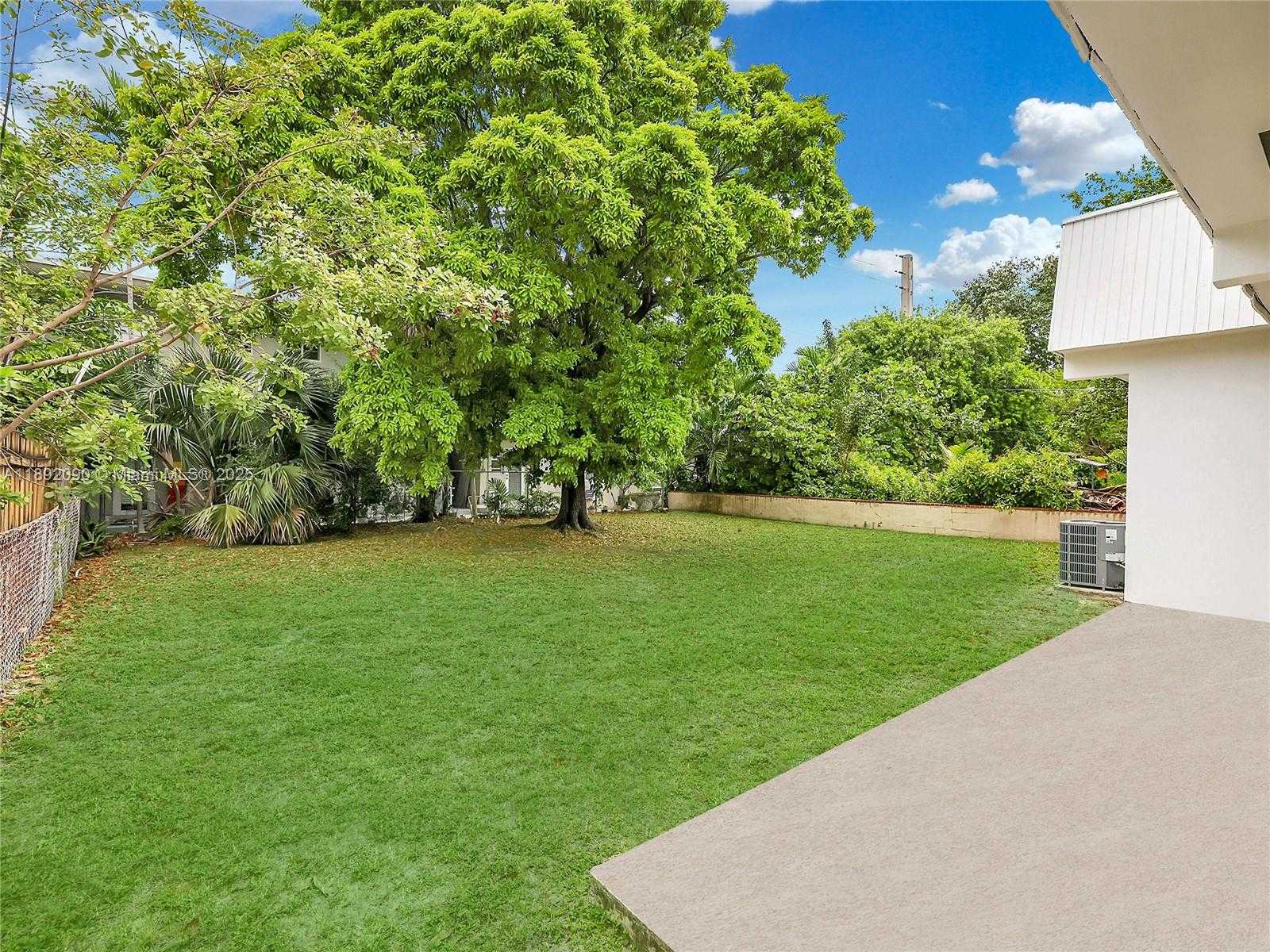 Small Image of 1109 BIARRITZ DR, Miami Beach Number 27