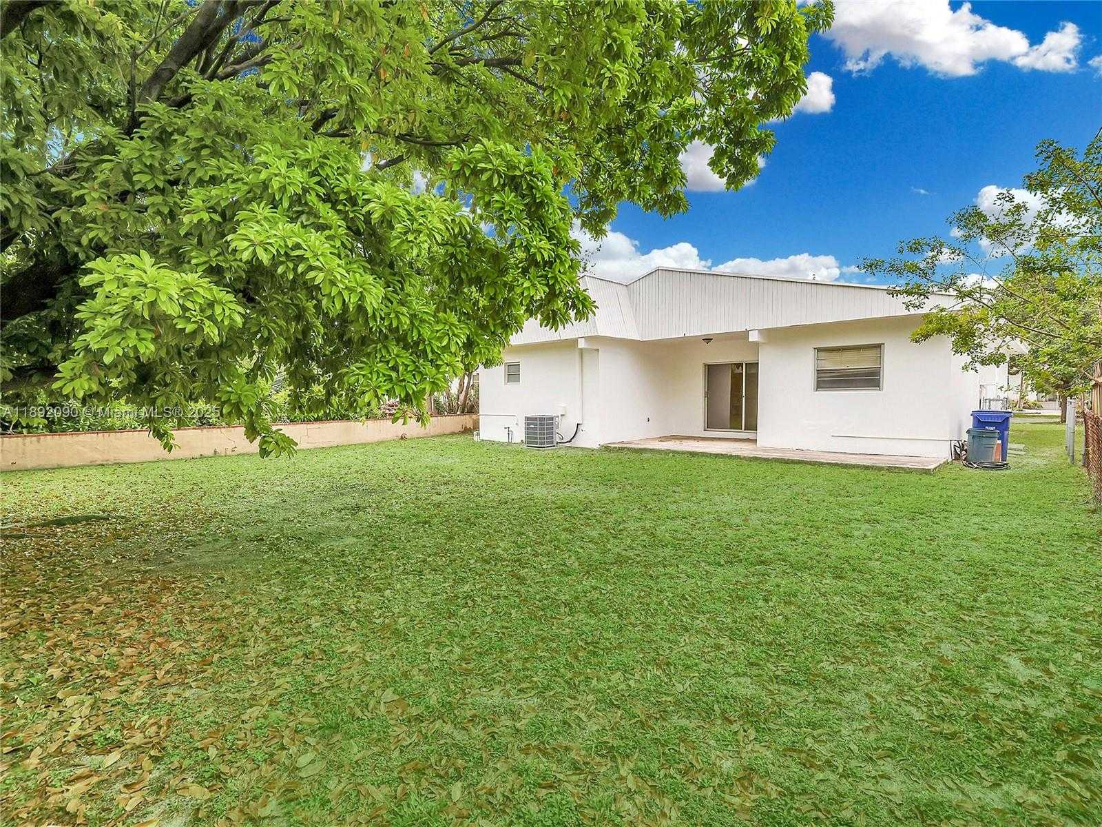 Small Image of 1109 BIARRITZ DR, Miami Beach Number 28