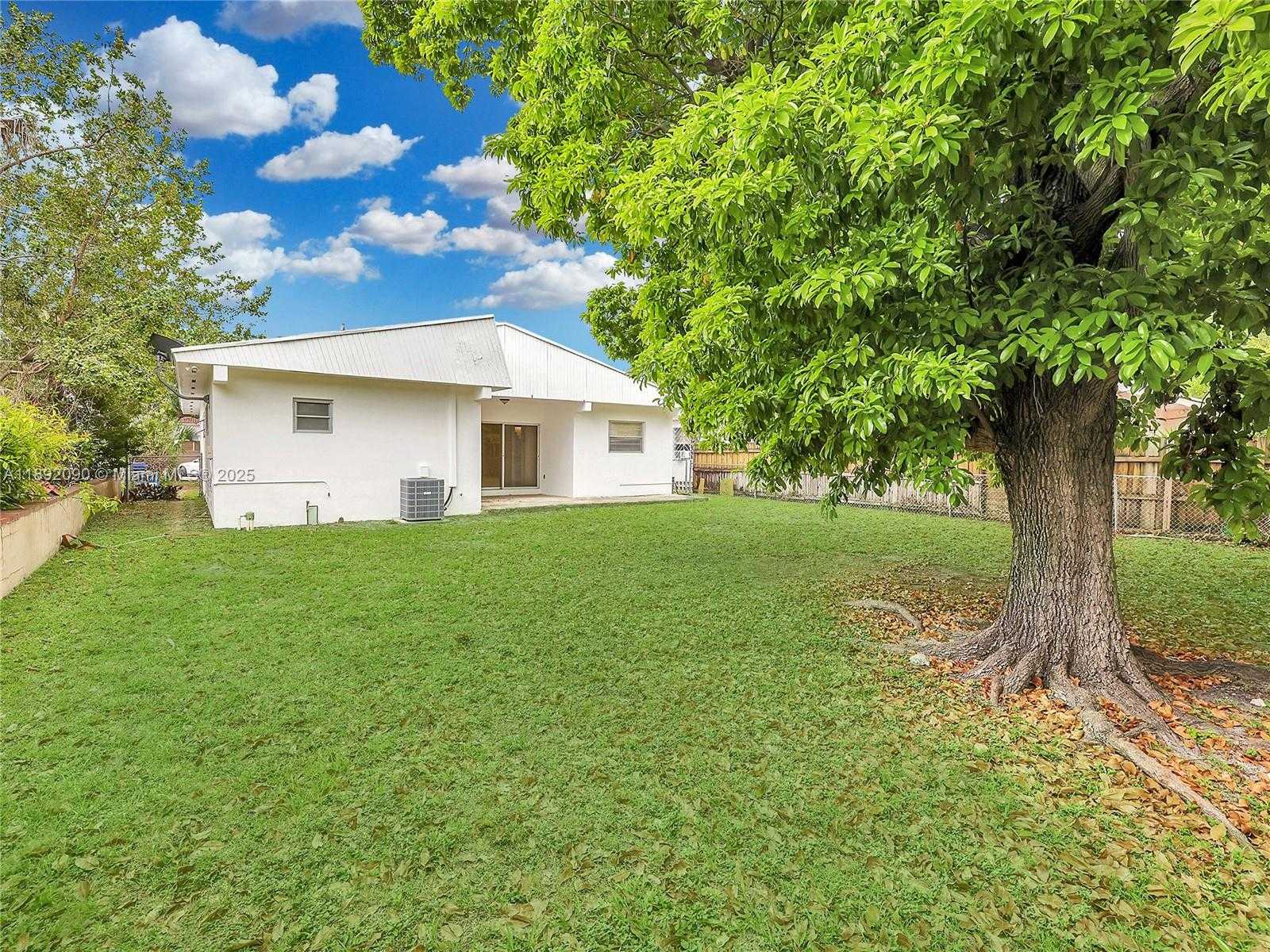 Small Image of 1109 BIARRITZ DR, Miami Beach Number 29