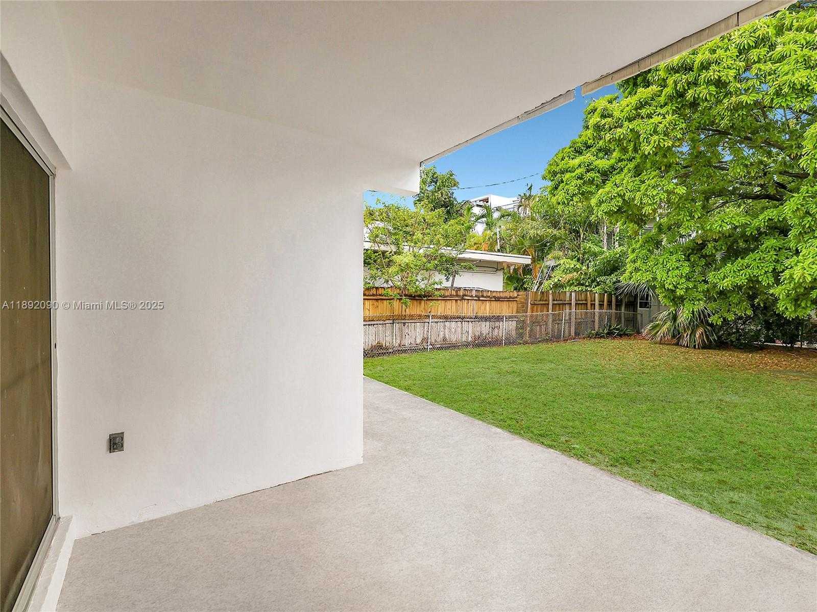 Small Image of 1109 BIARRITZ DR, Miami Beach Number 30
