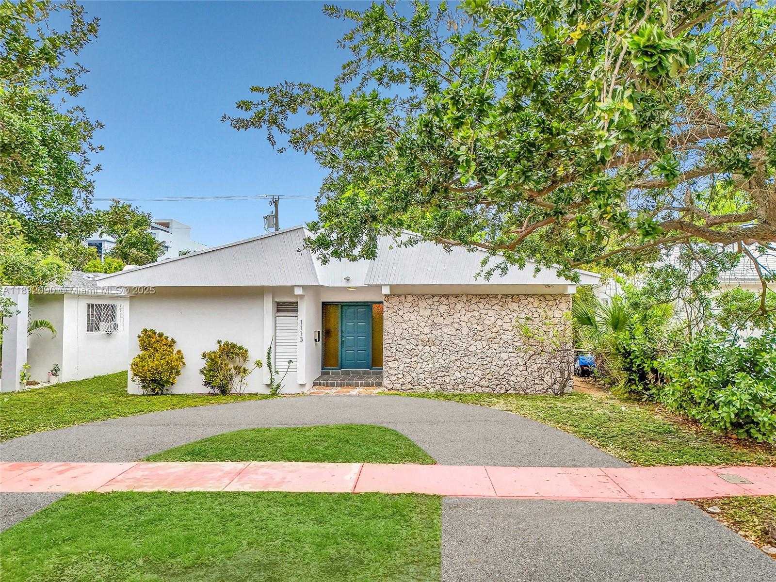 Small Image of 1109 BIARRITZ DR, Miami Beach Number 34