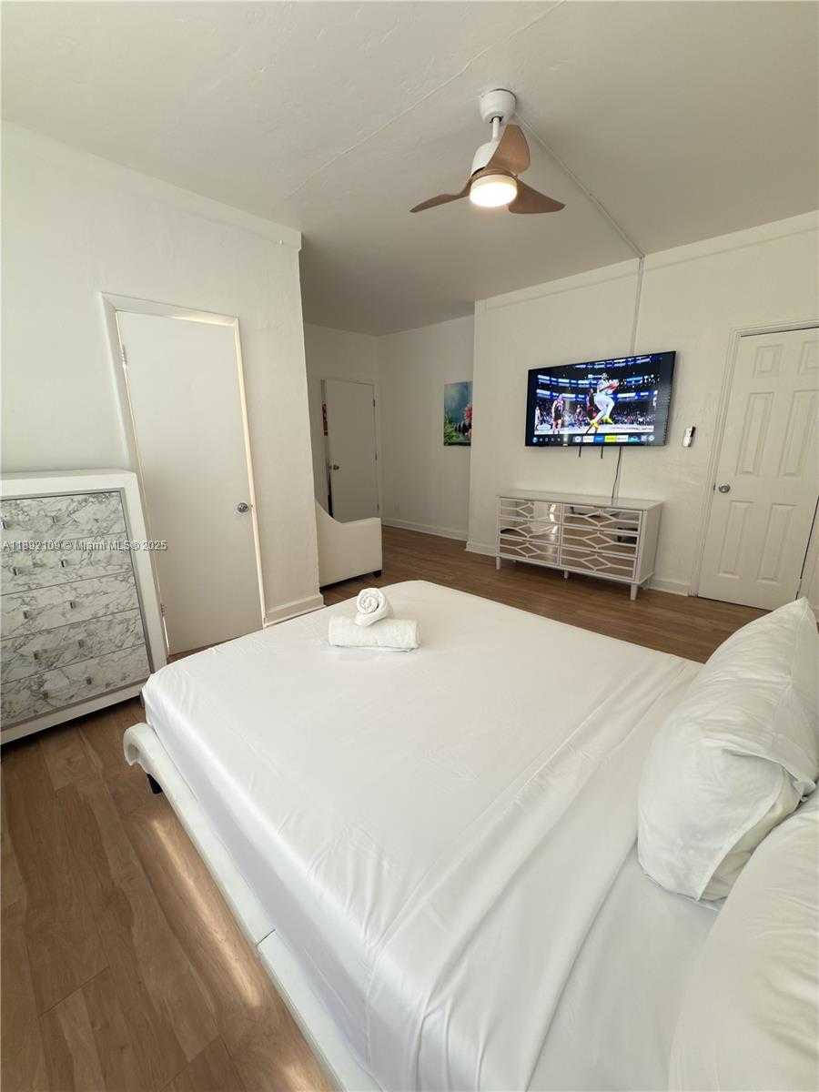 Small Image of 545 MICHIGAN AVE #1, Miami Beach Number 4