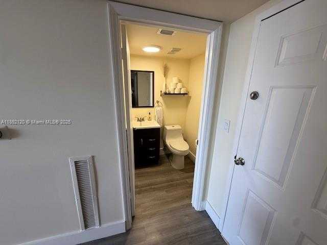 Small Image of 540 BRICKELL KEY DR #1205, Miami Number 7