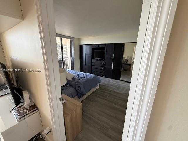 Small Image of 540 BRICKELL KEY DR #1205, Miami Number 8