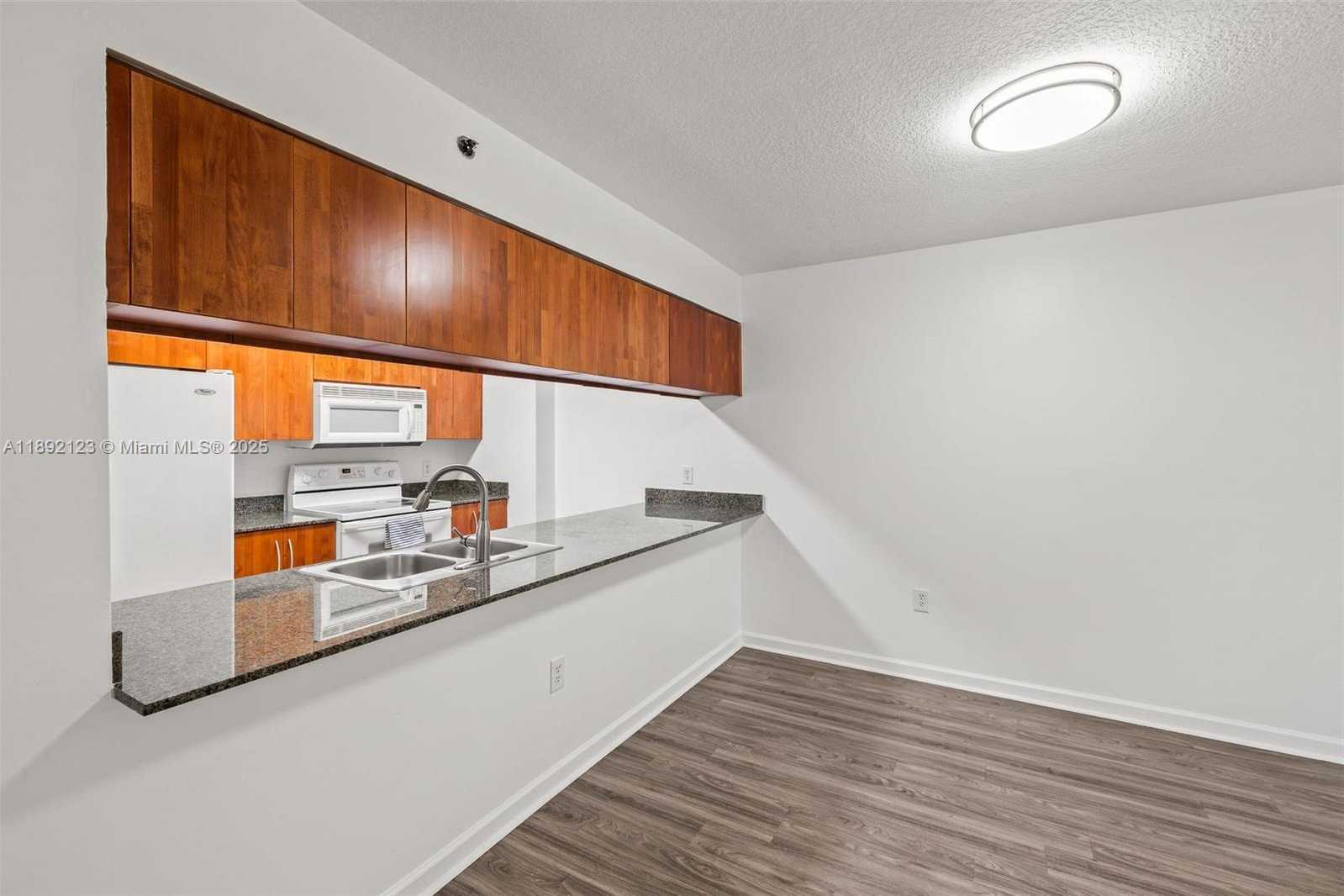 Small Image of 1200 BRICKELL BAY DR #3206, Miami Number 10