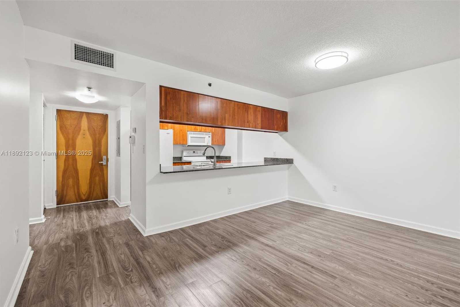 Small Image of 1200 BRICKELL BAY DR #3206, Miami Number 11