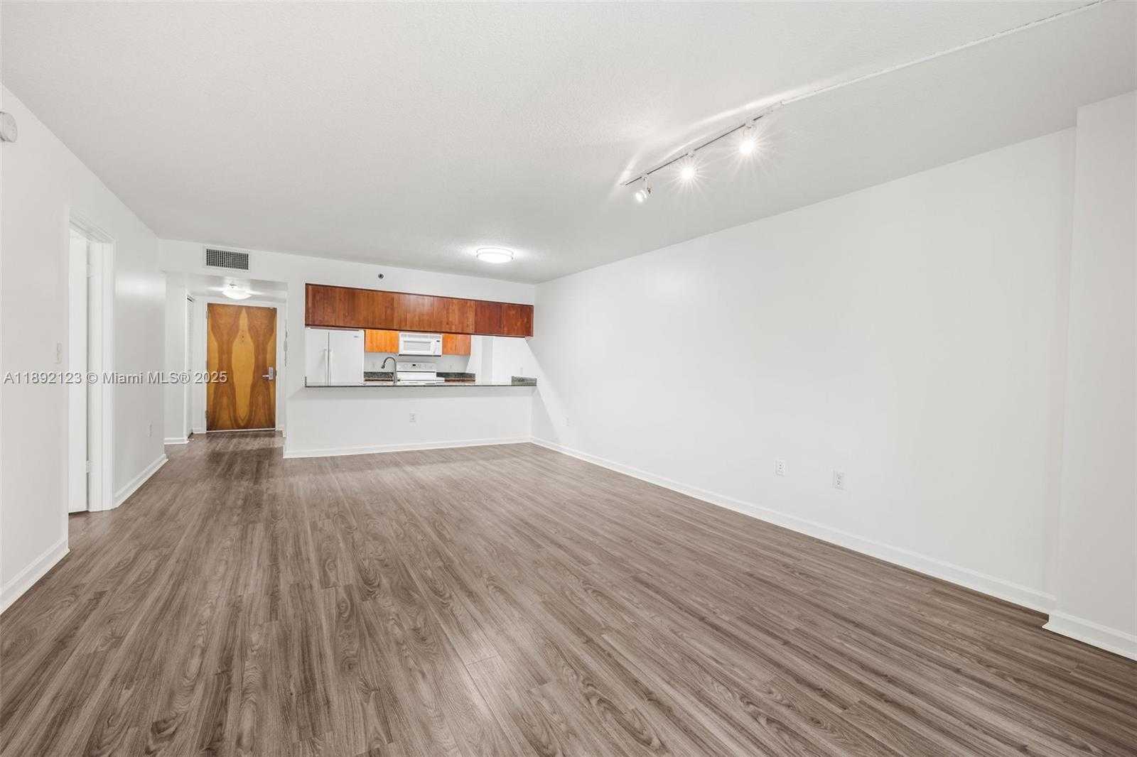 Small Image of 1200 BRICKELL BAY DR #3206, Miami Number 12