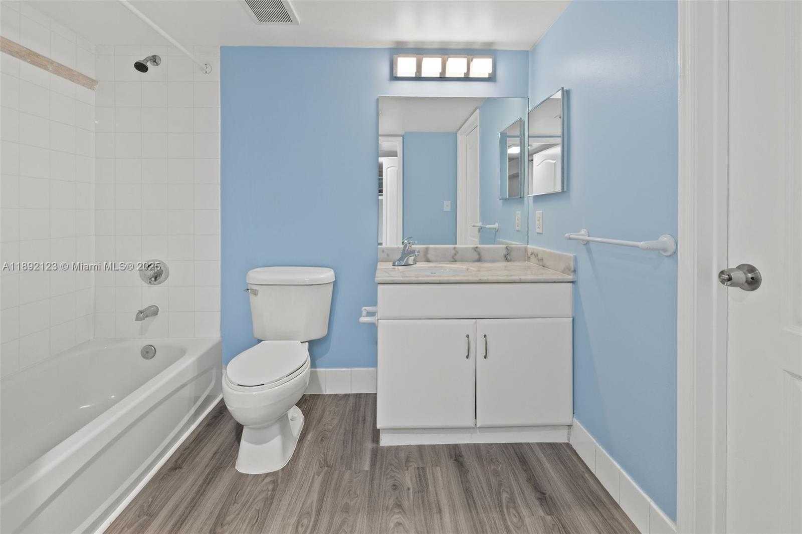 Small Image of 1200 BRICKELL BAY DR #3206, Miami Number 16