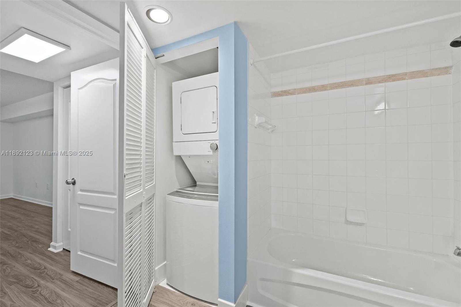 Small Image of 1200 BRICKELL BAY DR #3206, Miami Number 17