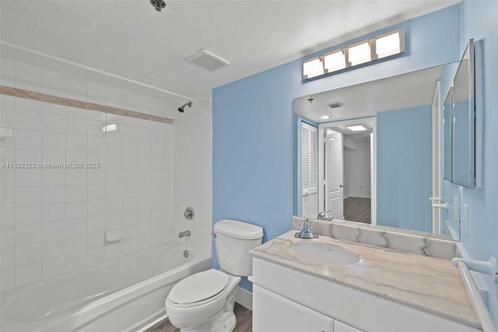 Small Image of 1200 BRICKELL BAY DR #3206, Miami Number 18