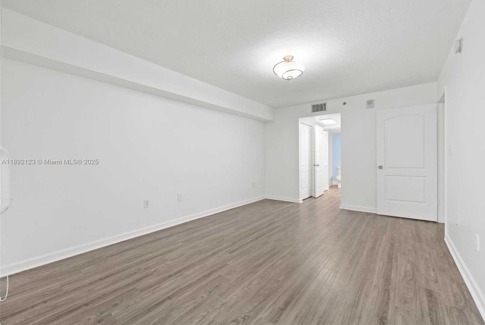 Small Image of 1200 BRICKELL BAY DR #3206, Miami Number 24
