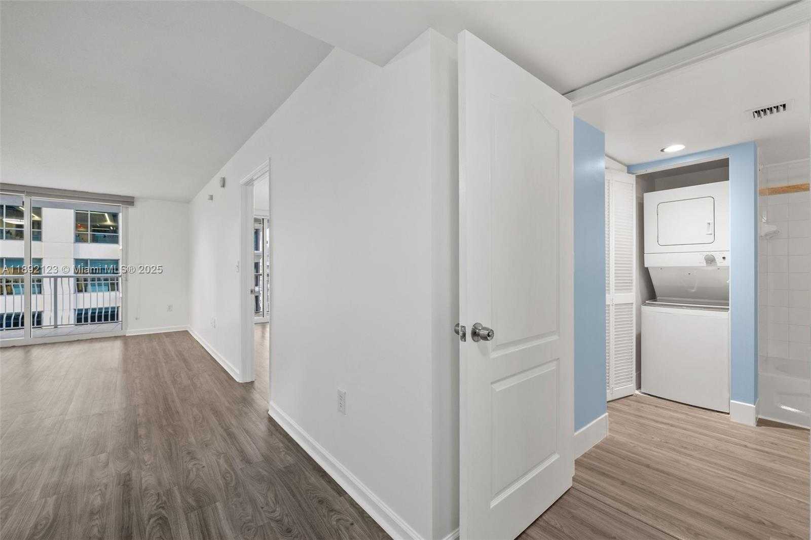 Small Image of 1200 BRICKELL BAY DR #3206, Miami Number 26