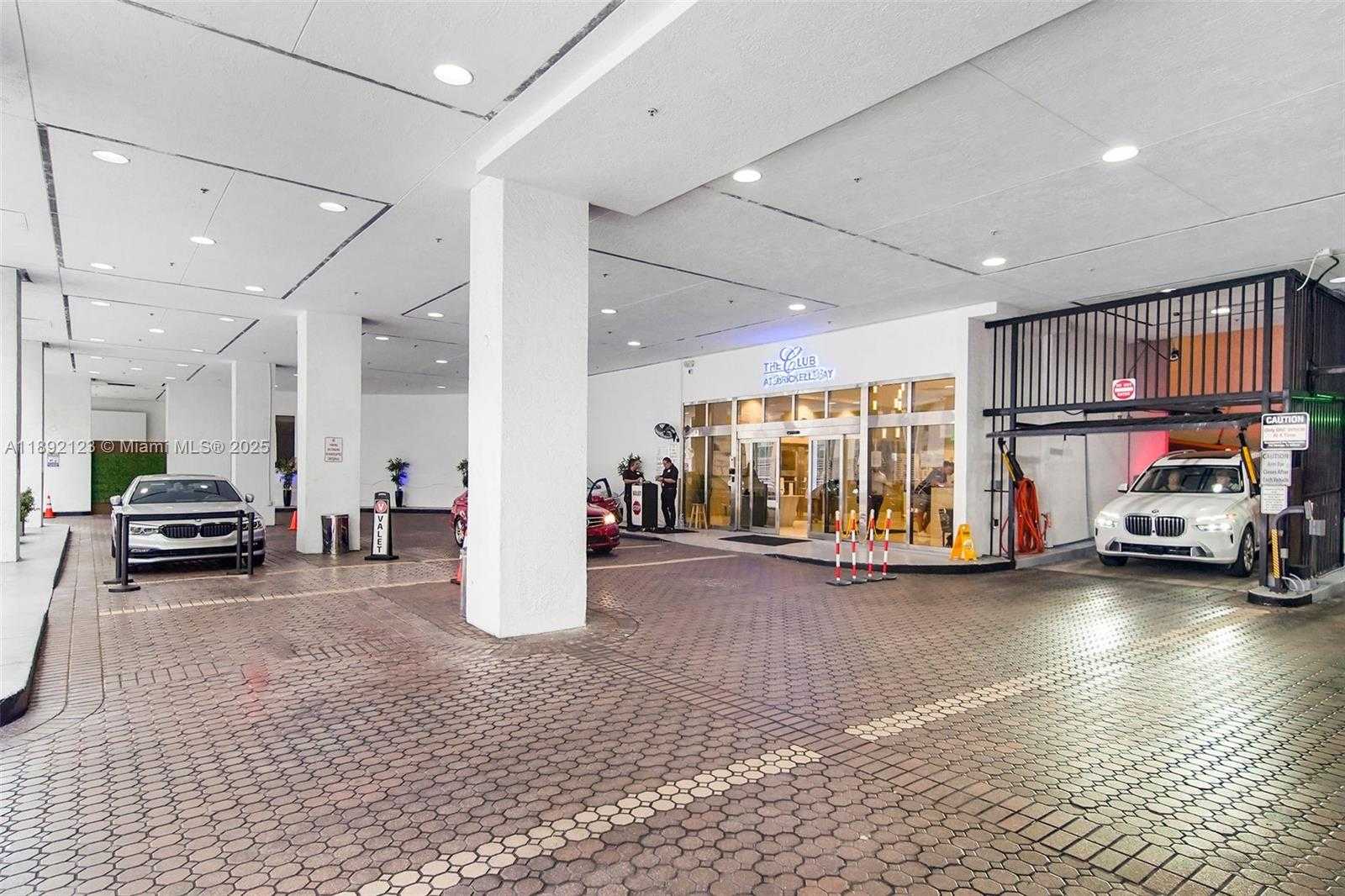 Small Image of 1200 BRICKELL BAY DR #3206, Miami Number 29