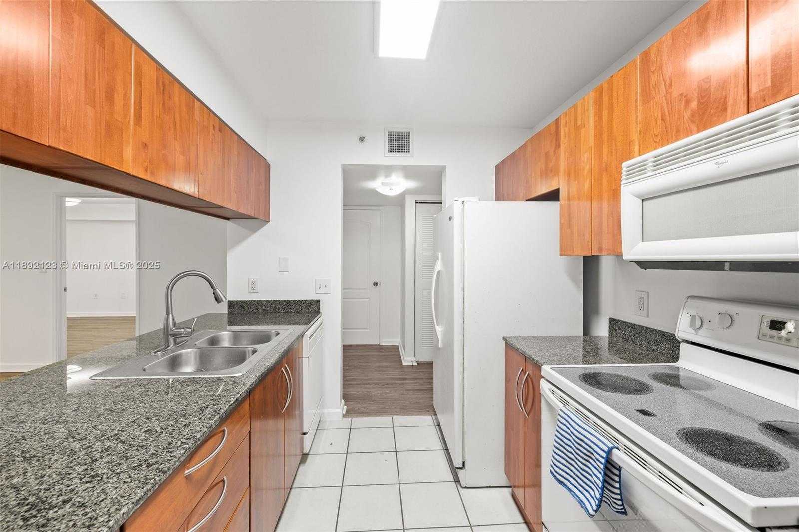 Small Image of 1200 BRICKELL BAY DR #3206, Miami Number 6