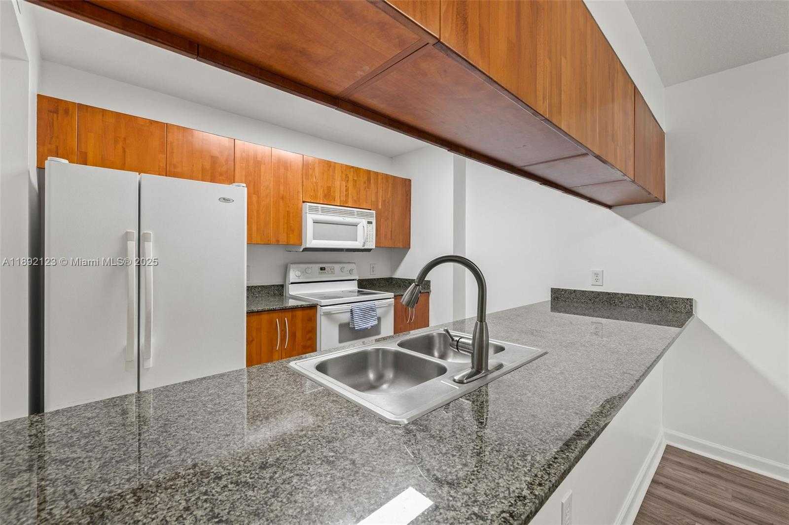 Small Image of 1200 BRICKELL BAY DR #3206, Miami Number 8