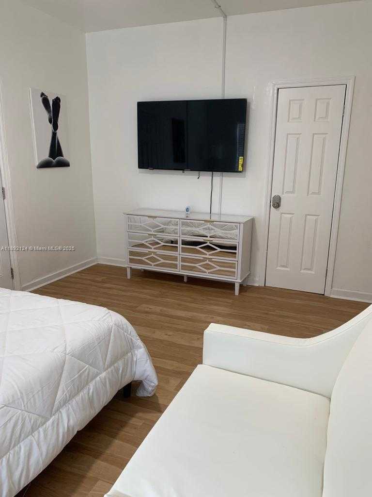 Small Image of 545 MICHIGAN AVE #2, Miami Beach Number 4