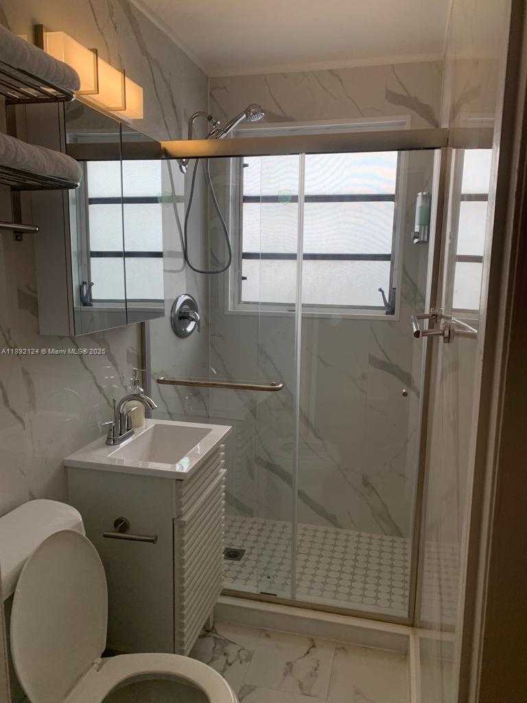 Small Image of 545 MICHIGAN AVE #2, Miami Beach Number 5