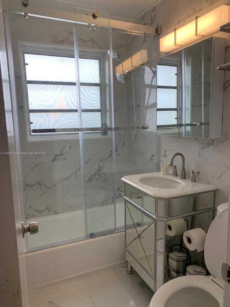 Small Image of 545 MICHIGAN AVE #2, Miami Beach Number 8