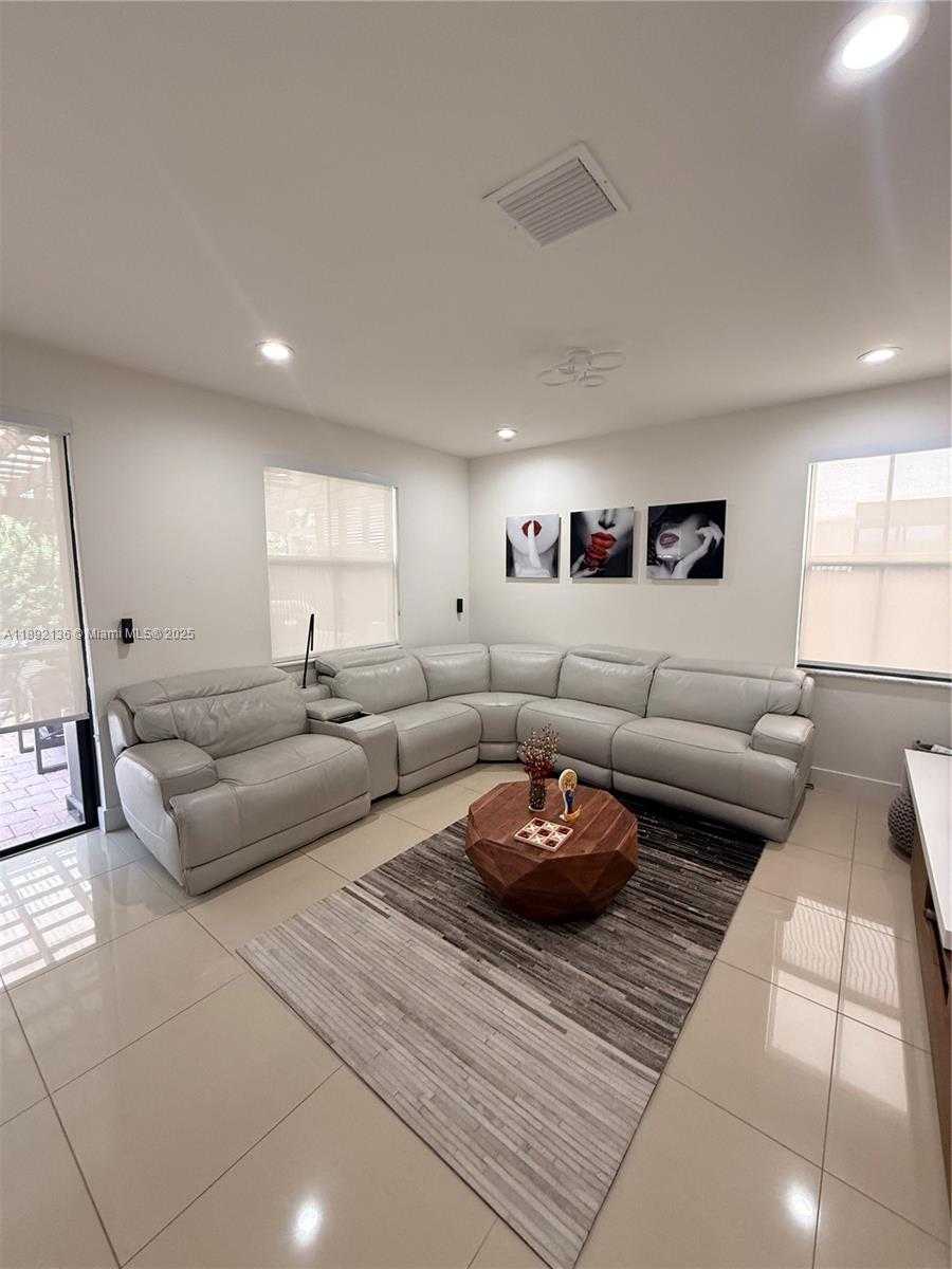 Small Image of 8640 NORTH WEST 101ST PL #8640, Doral Number 10