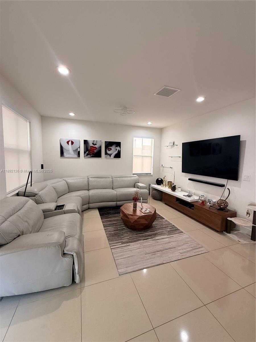 Small Image of 8640 NORTH WEST 101ST PL #8640, Doral Number 11