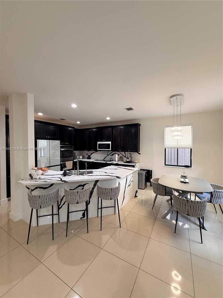 Small Image of 8640 NORTH WEST 101ST PL #8640, Doral Number 14