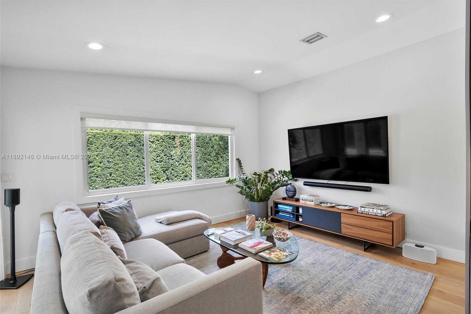 Small Image of 1525 MANTUA AVE, Coral Gables Number 11
