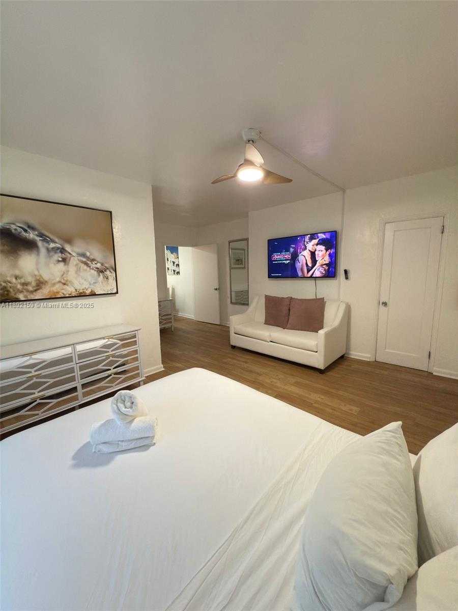 Small Image of 545 MICHIGAN AVE #3, Miami Beach Number 2