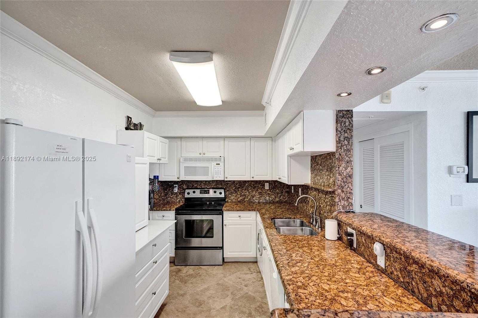 Small Image of 2501 SOUTH OCEAN DR #310 (available Dec 5), Hollywood Number 12