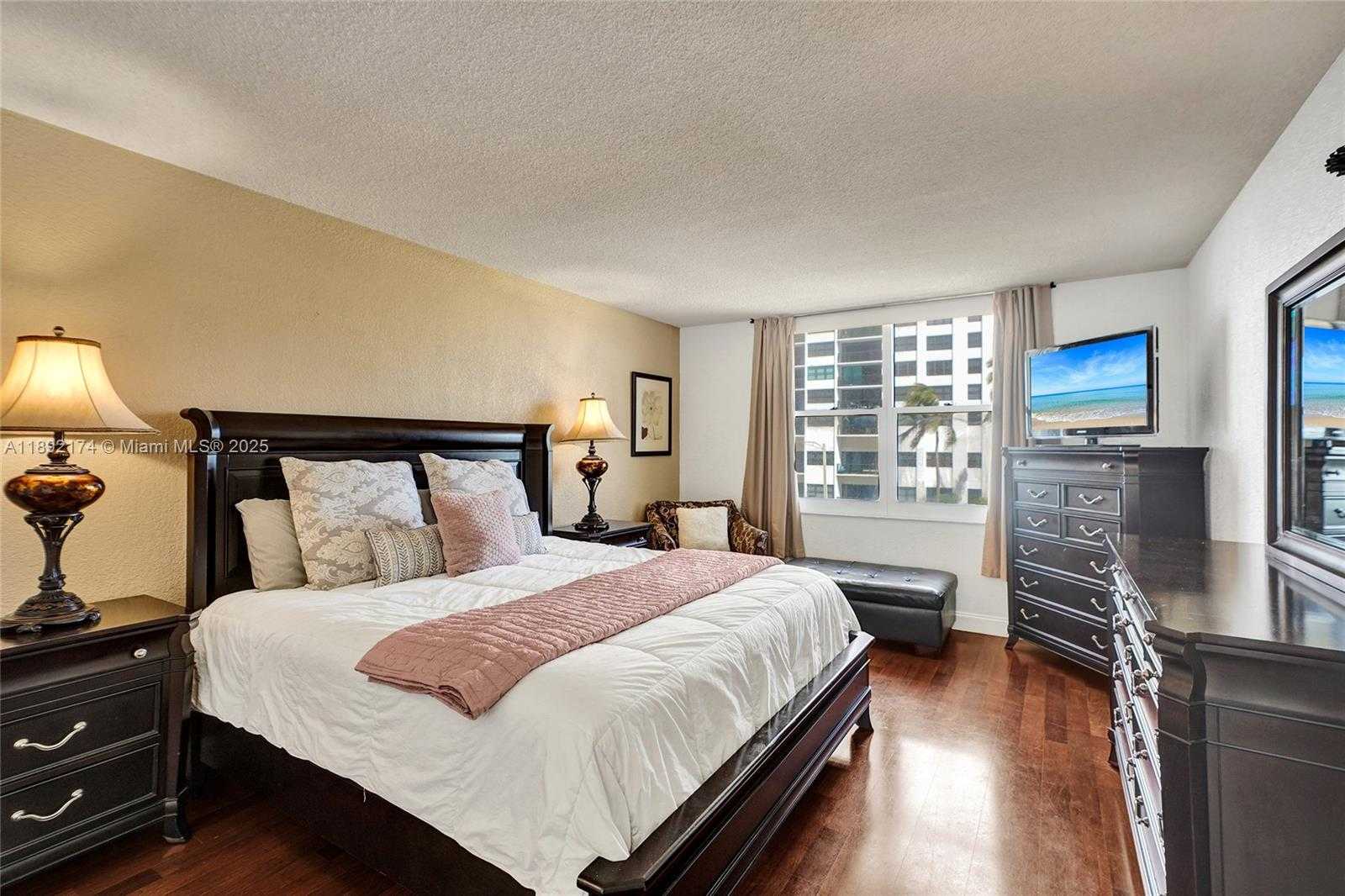 Small Image of 2501 SOUTH OCEAN DR #310 (available Dec 5), Hollywood Number 17