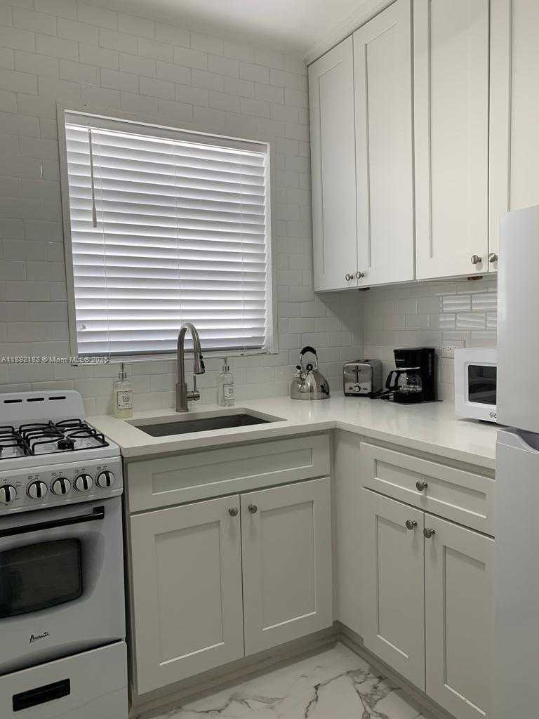 Small Image of 545 MICHIGAN AVE #4, Miami Beach Number 10